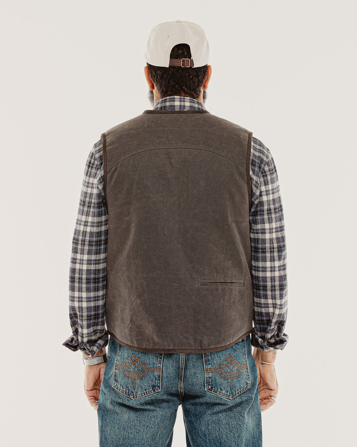 Wayfinder Sherpa Lined Waxed Vest - Charcoal