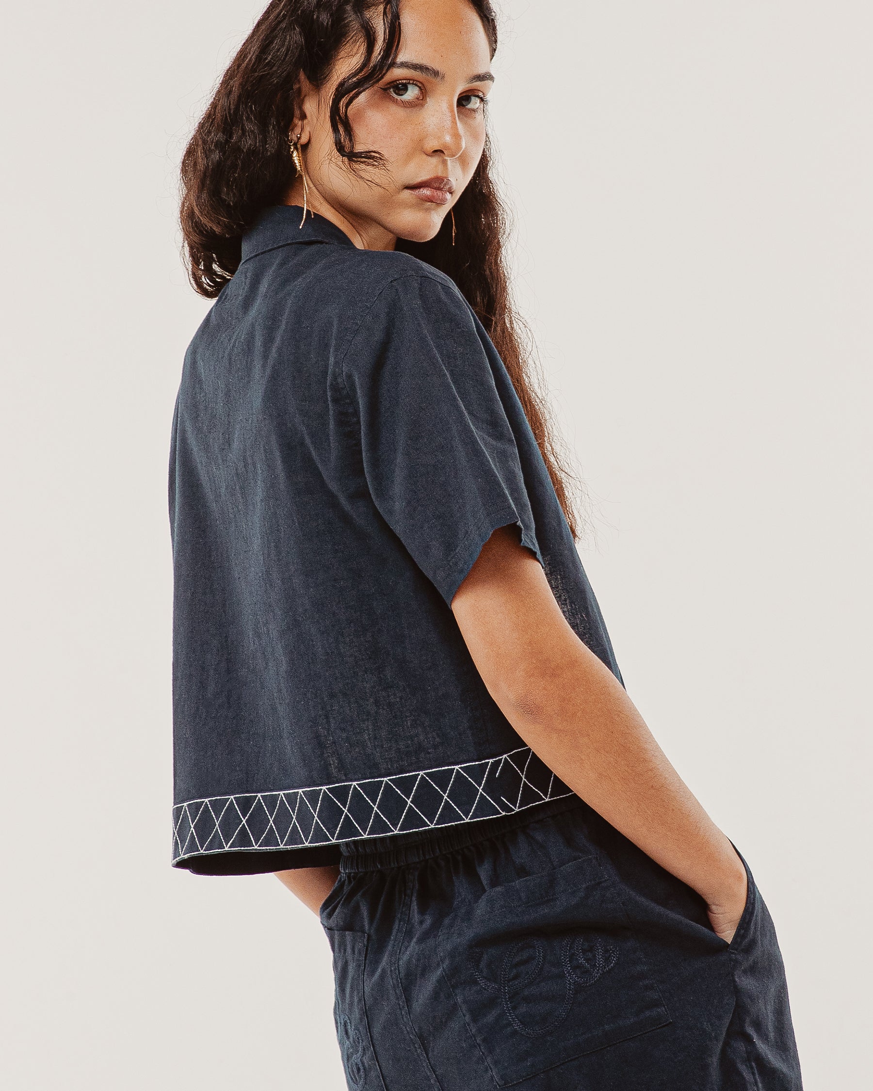 Lottie Cropped Linen Shirt - Navy